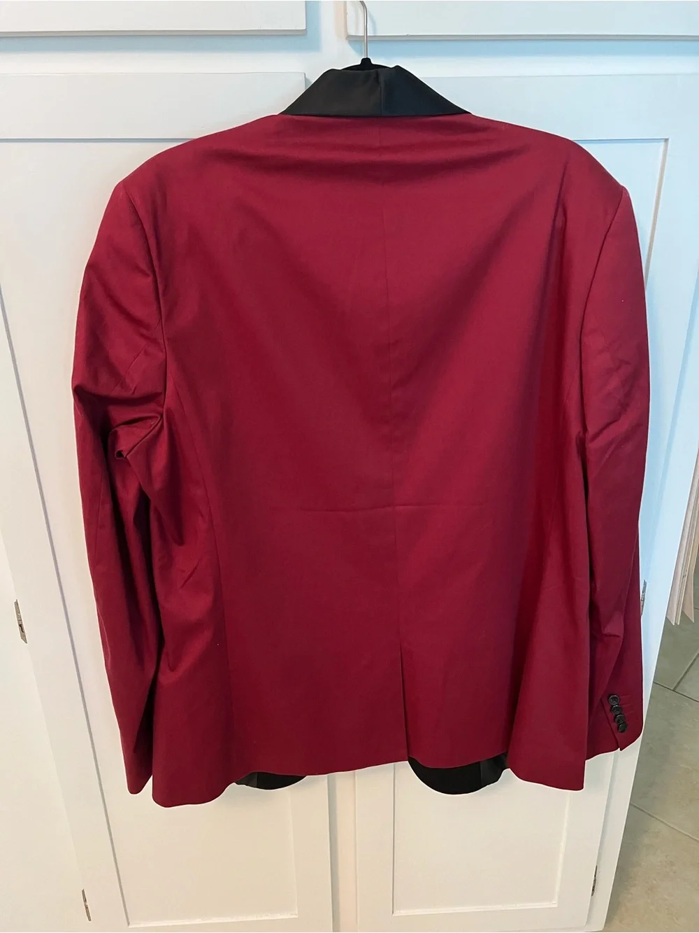 Guess Men's Burgundy Tuxedo Blazer with Black Satin Shawl Collar